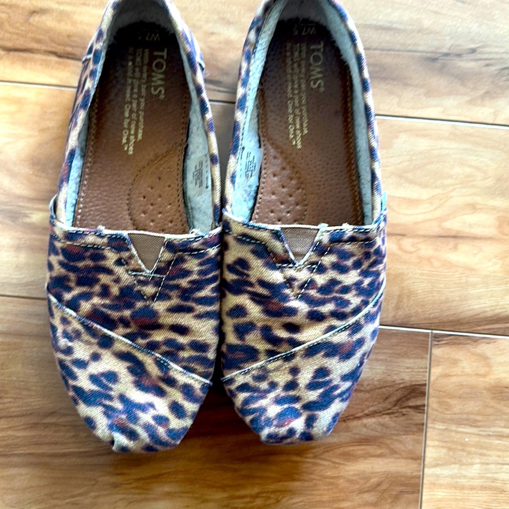 Animal print Tom’s